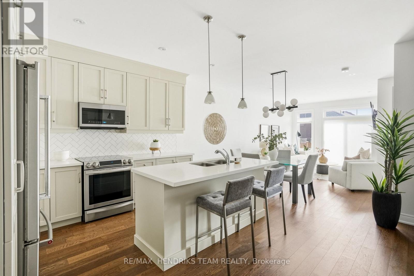 13 Turbinia Court, Grimsby, Ontario L3M 0H8 - Photo 9 - X13744896