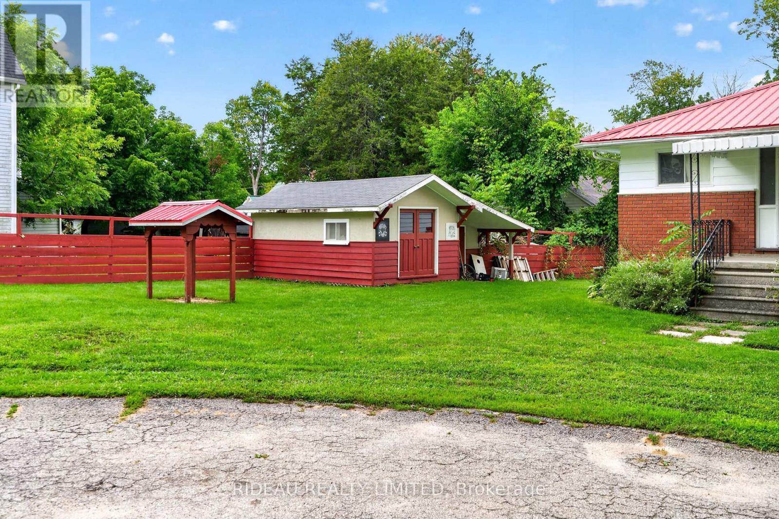 17 Colborne Street, Rideau Lakes, Ontario K0G 1V0 - Photo 2 - X13744996