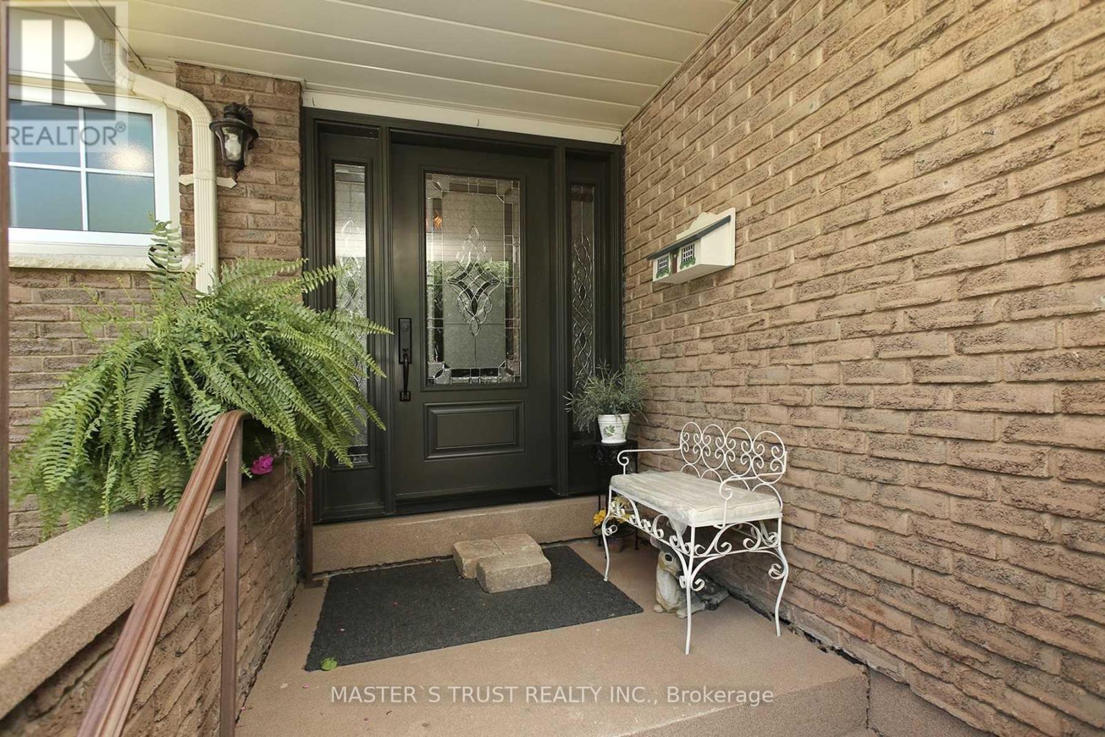 1319 White Oaks Boulevard E, Oakville, Ontario  L6H 2N7 - Photo 2 - W13744984