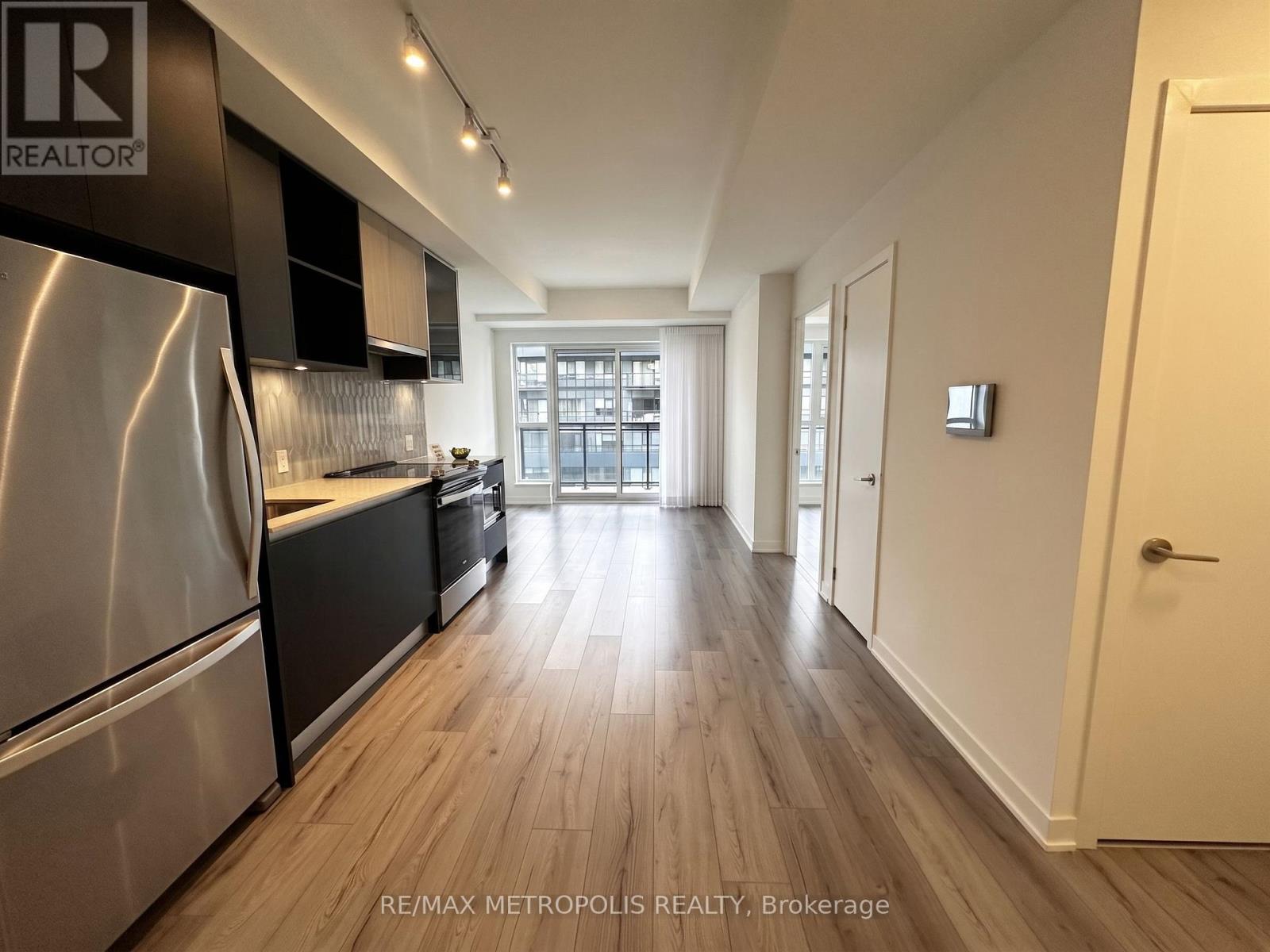 714 - 405 Dundas Street W, Oakville, Ontario  L6M 5P9 - Photo 4 - W13745044