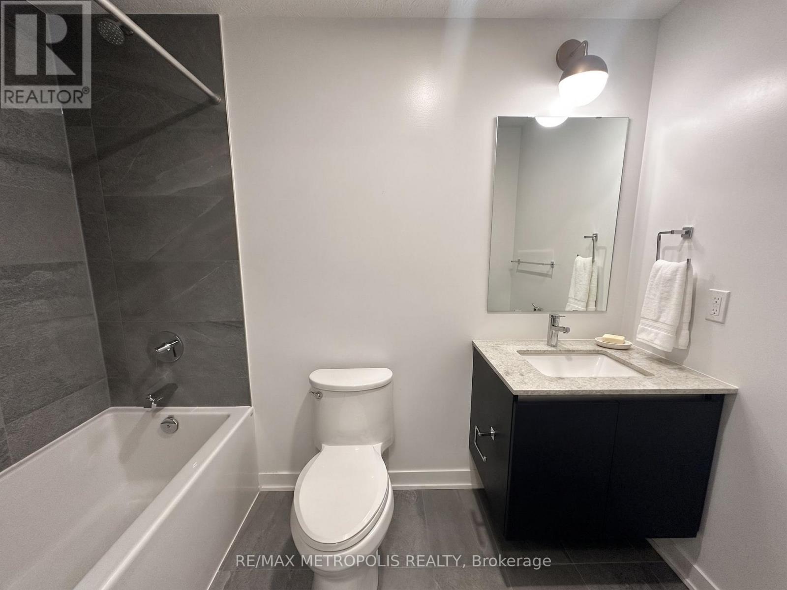 714 - 405 Dundas Street W, Oakville, Ontario  L6M 5P9 - Photo 7 - W13745044