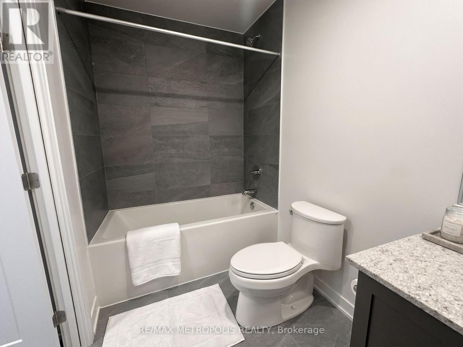 714 - 405 Dundas Street W, Oakville, Ontario  L6M 5P9 - Photo 8 - W13745044
