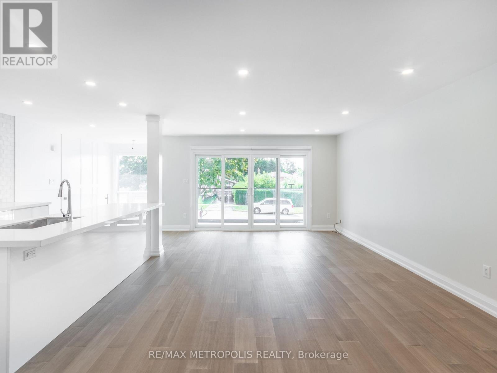 Upper - 62 Davelayne Road, Toronto, Ontario M9M 2A7 - Photo 12 - W13745066