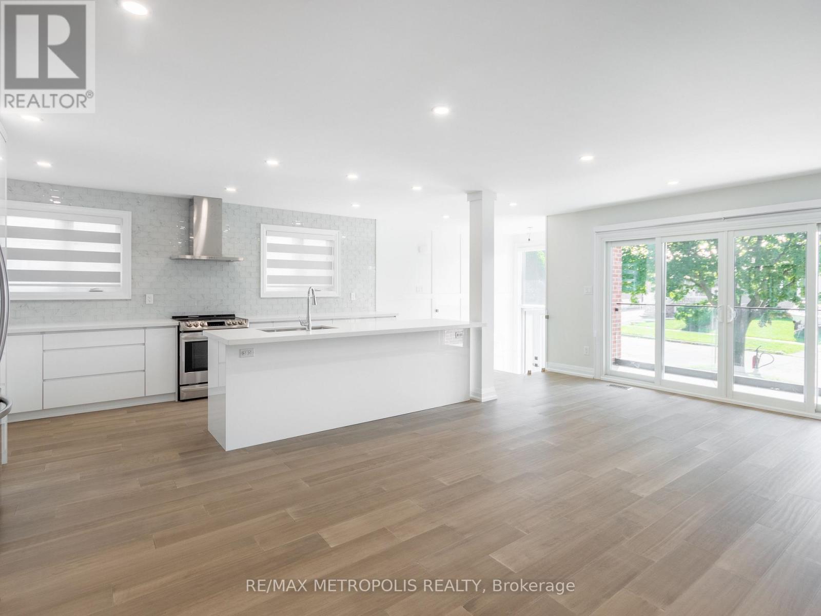 Upper - 62 Davelayne Road, Toronto, Ontario M9M 2A7 - Photo 13 - W13745066