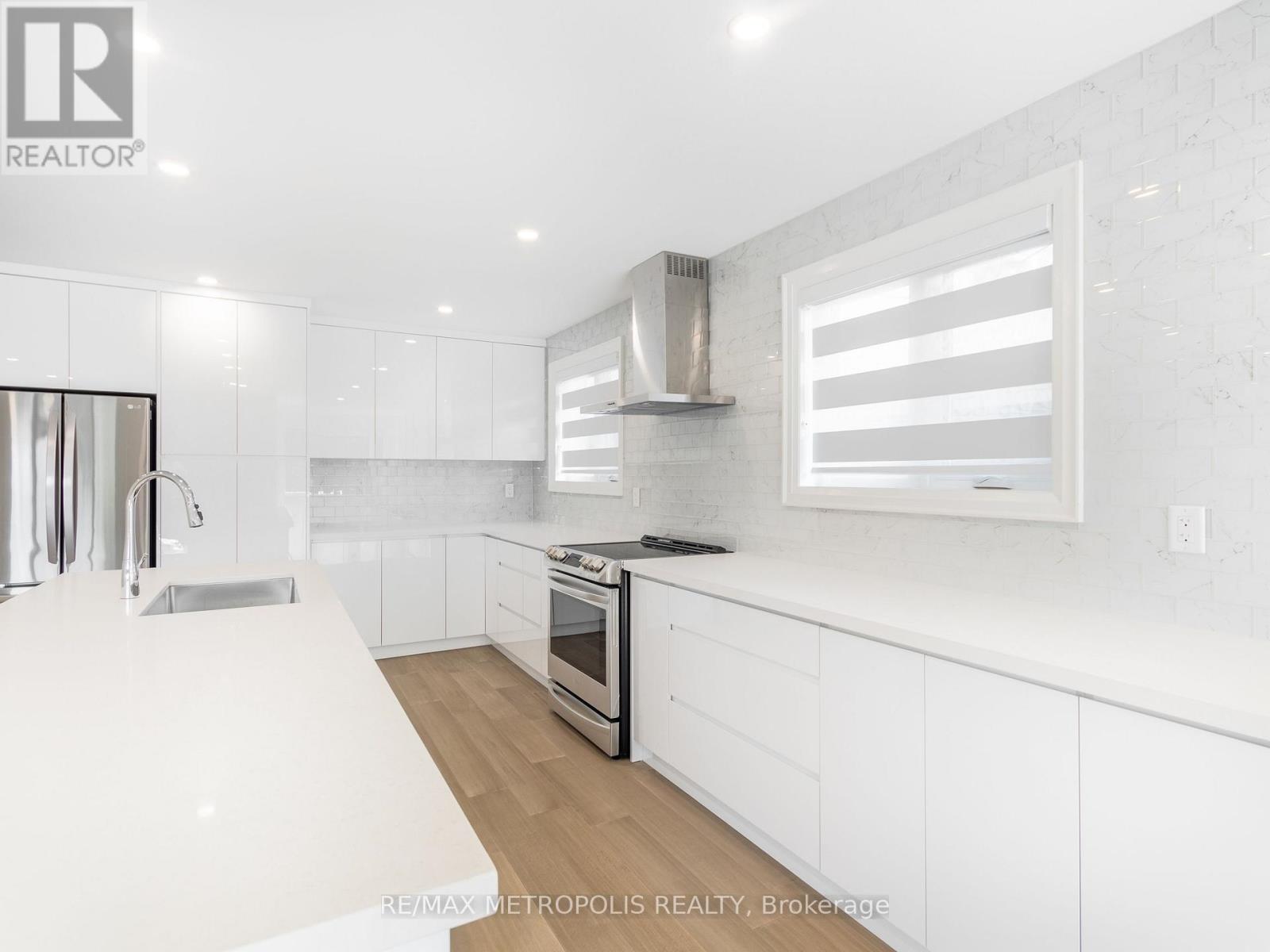 Upper - 62 Davelayne Road, Toronto, Ontario M9M 2A7 - Photo 14 - W13745066