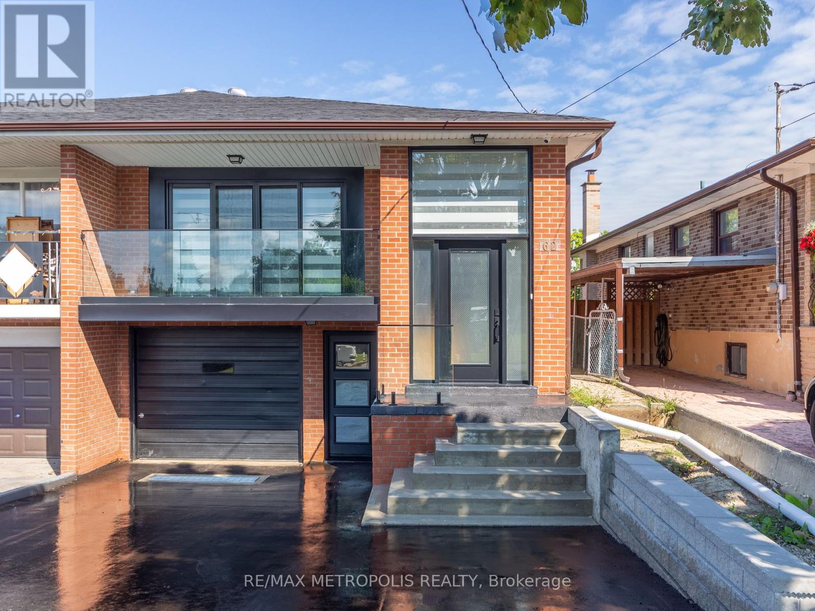 Upper - 62 Davelayne Road, Toronto, Ontario M9M 2A7 - Photo 2 - W13745066