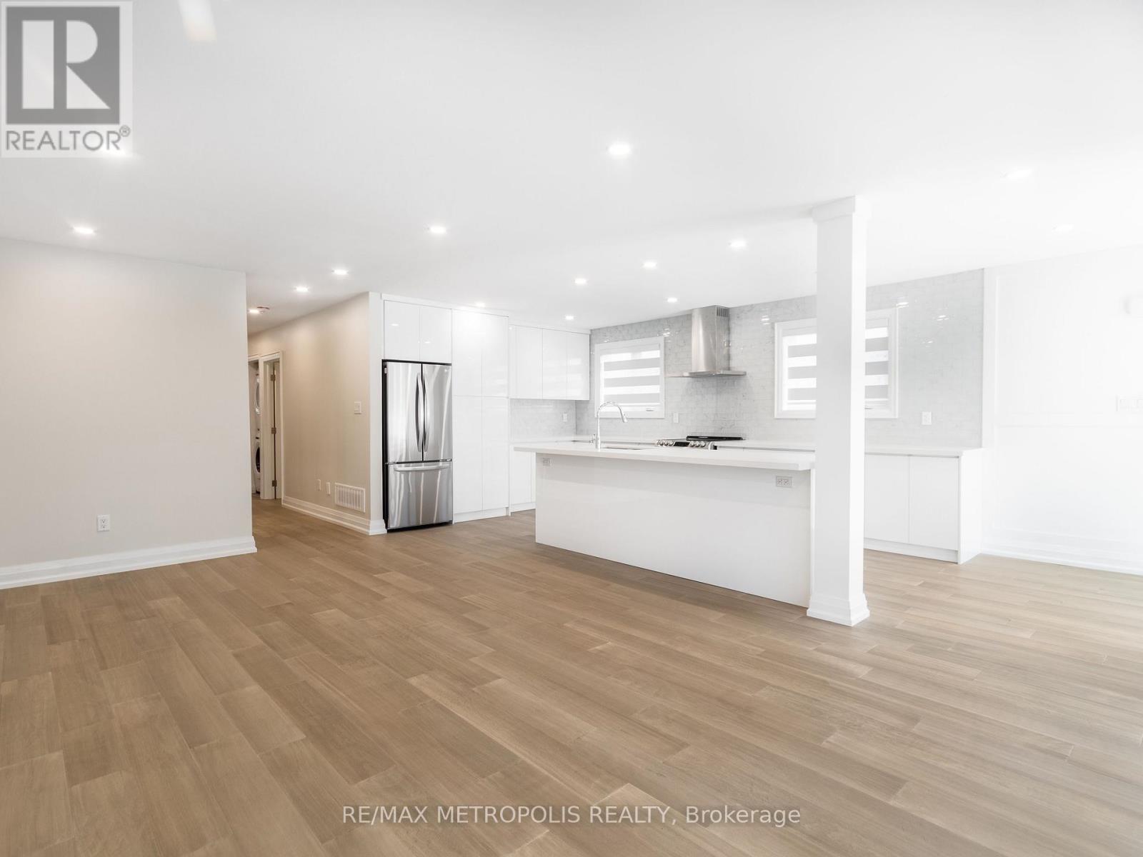 Upper - 62 Davelayne Road, Toronto, Ontario M9M 2A7 - Photo 9 - W13745066
