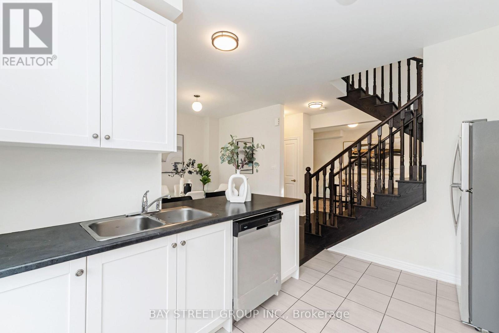53 Fruitvale Circle, Brampton, Ontario  L7A 5B9 - Photo 15 - W13652722