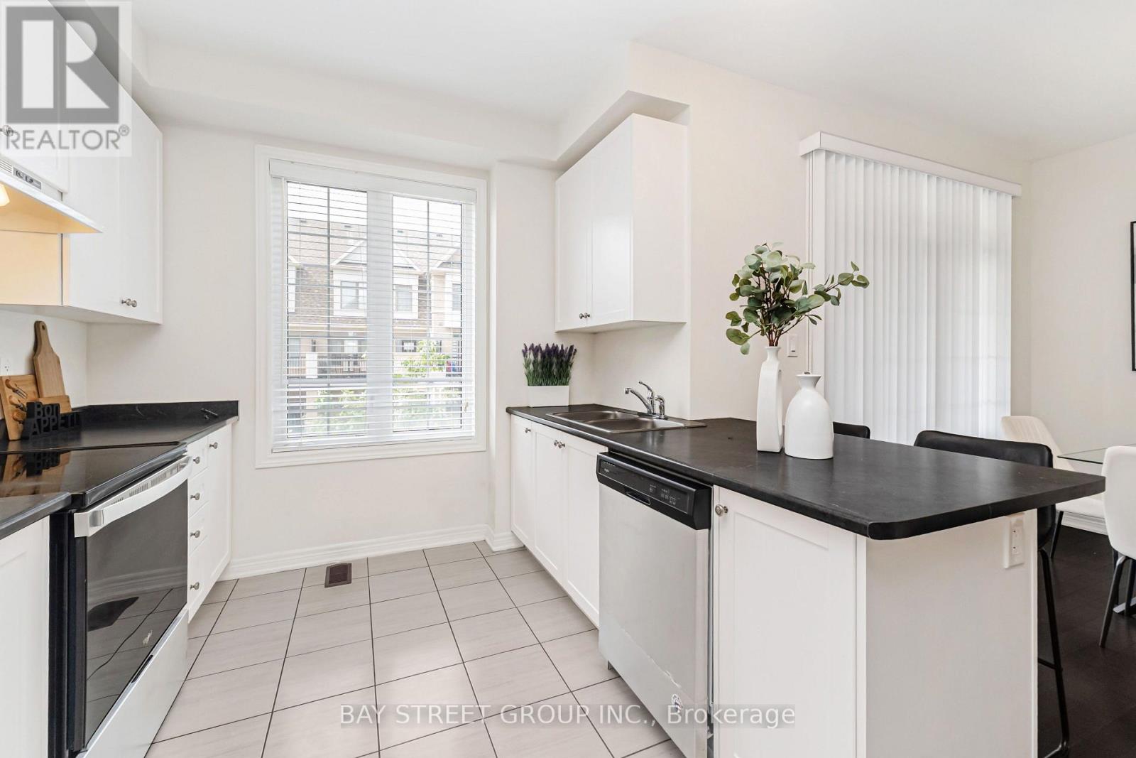 53 Fruitvale Circle, Brampton, Ontario  L7A 5B9 - Photo 12 - W13652722