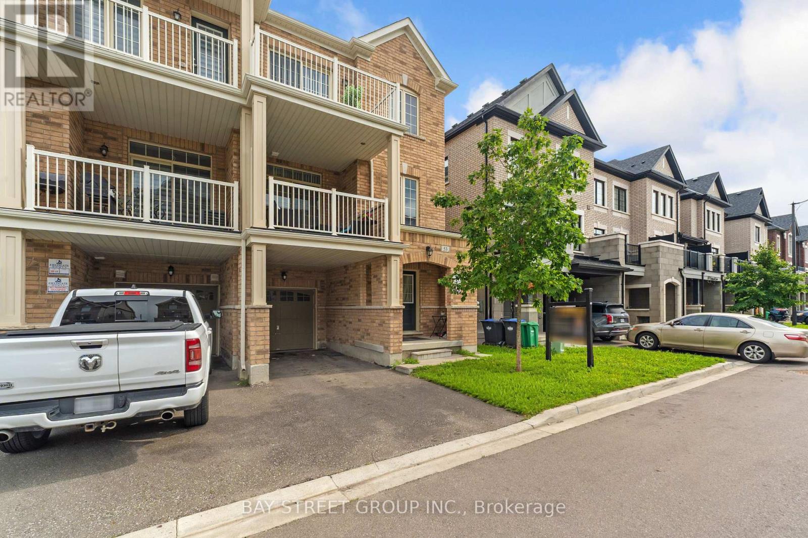 53 Fruitvale Circle, Brampton, Ontario  L7A 5B9 - Photo 2 - W13652722