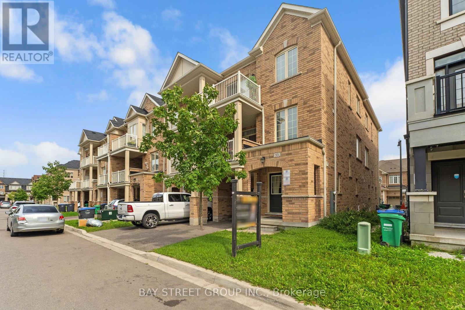 53 Fruitvale Circle, Brampton, Ontario  L7A 5B9 - Photo 3 - W13652722