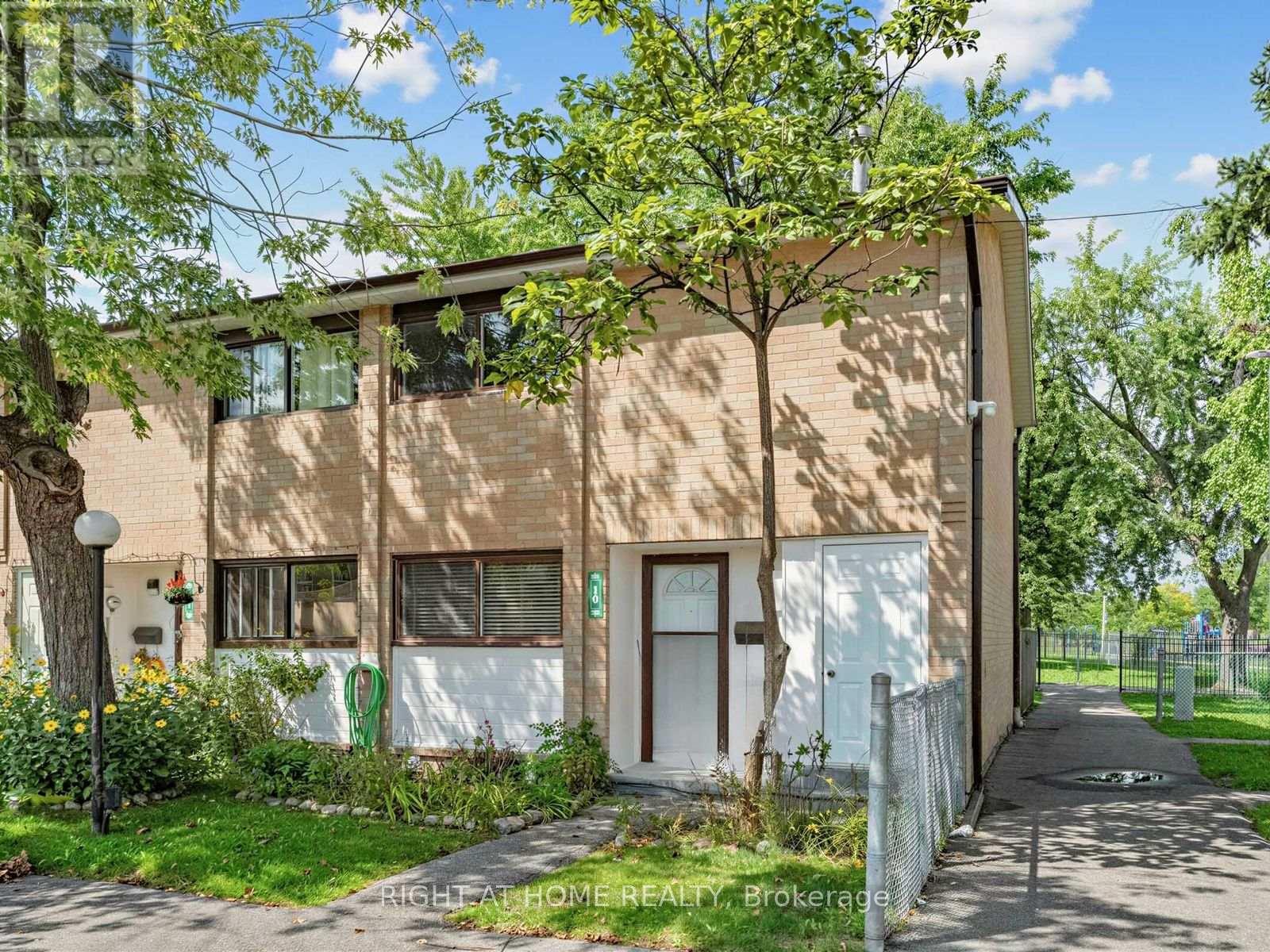 10 - 10 FLEETWOOD CRESCENT, Brampton, Ontario