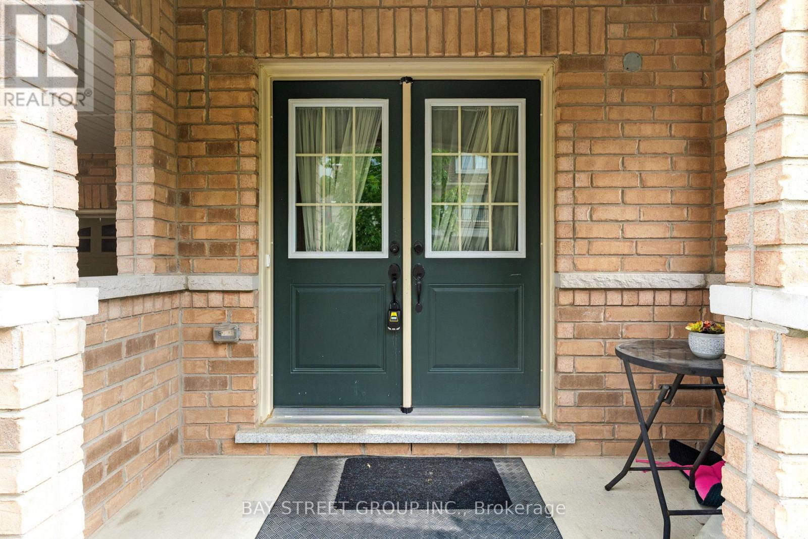 53 Fruitvale Circle, Brampton, Ontario  L7A 5B9 - Photo 4 - W13652722