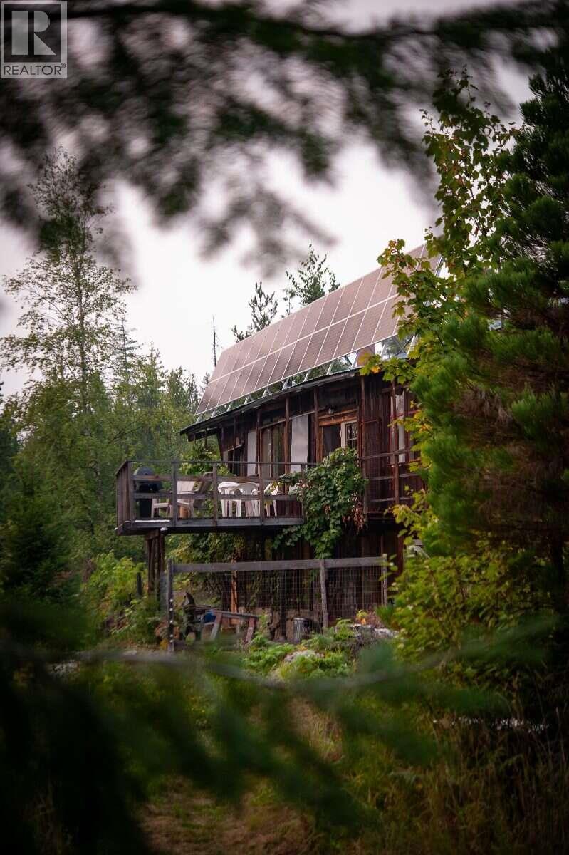804 Applegrove Road, Fauquier, British Columbia  V0G 1J0 - Photo 3 - 10399628