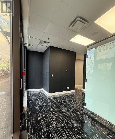 105 - 1 De Boers Drive, Toronto, Ontario  M3J 0G6 - Photo 3 - W13463482