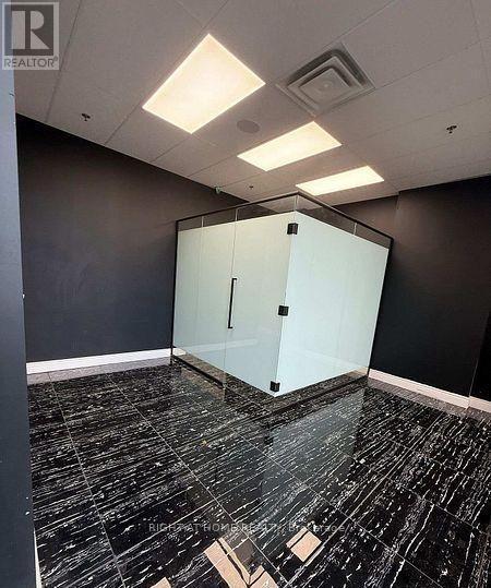 105 - 1 De Boers Drive, Toronto, Ontario  M3J 0G6 - Photo 2 - W13463482