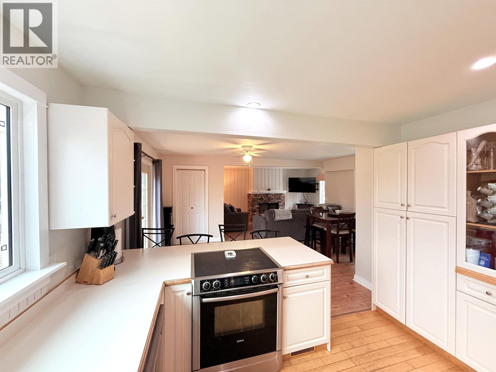 255 Evergreen Crescent, 100 Mile House, British Columbia  V0K 2E0 - Photo 7 - R3161186