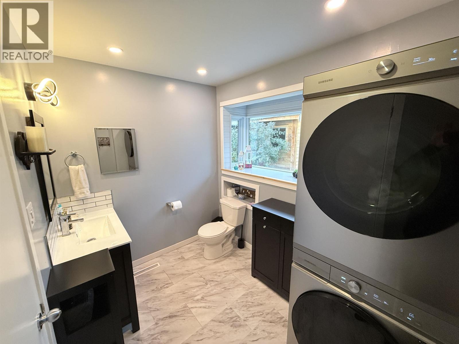 255 Evergreen Crescent, 100 Mile House, British Columbia  V0K 2E0 - Photo 11 - R3161186
