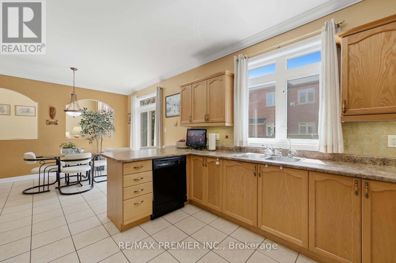 63 Summeridge Drive, Vaughan, Ontario  L4J 8T3 - Photo 15 - N13744266