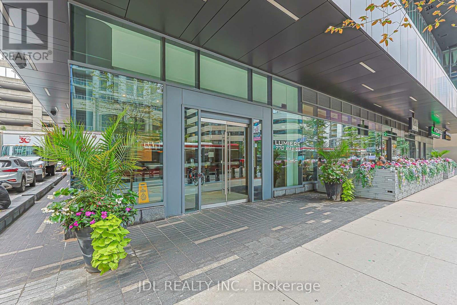 1105 - 770 Bay Street, Toronto, Ontario  M5G 0A6 - Photo 2 - C13745114