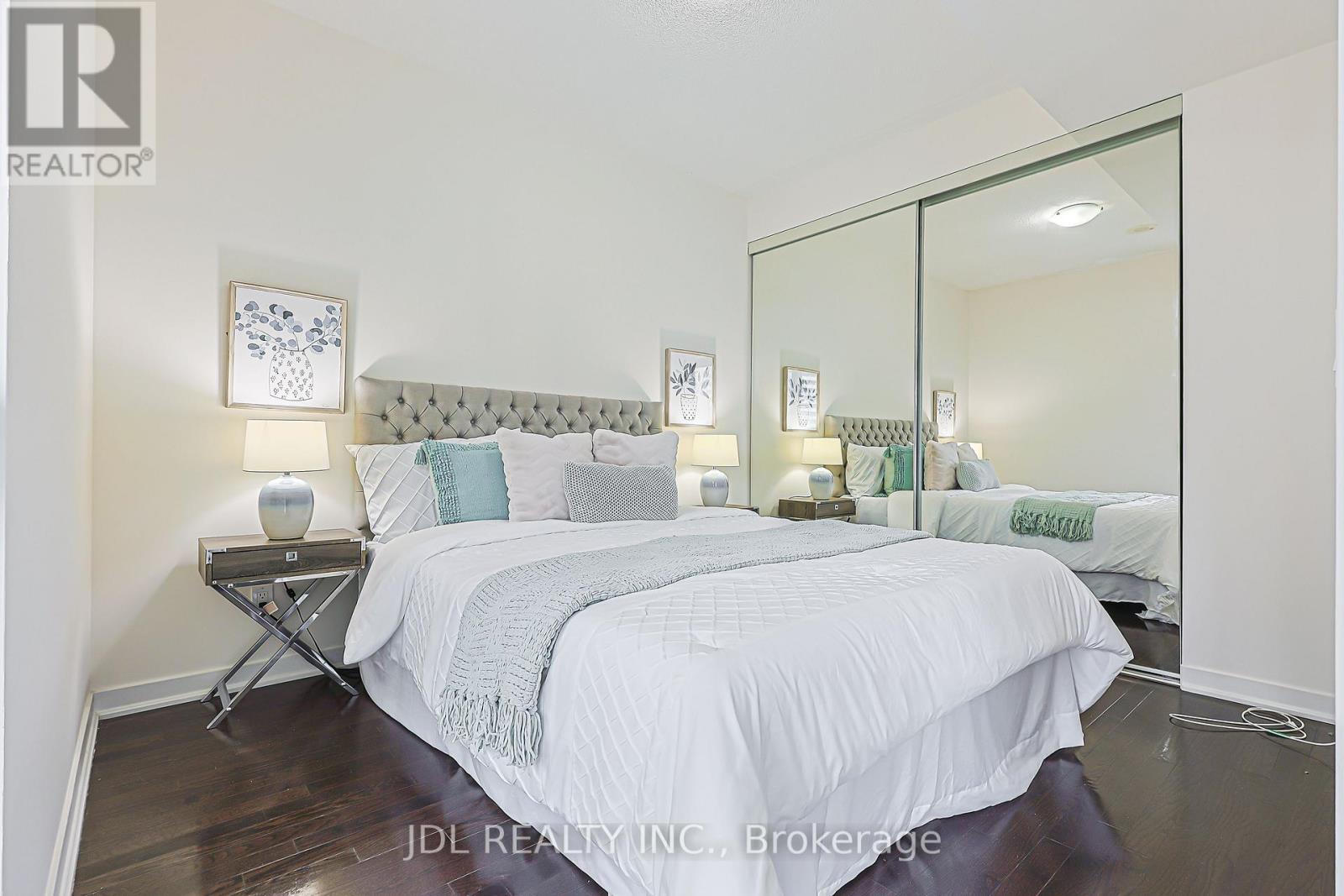 1105 - 770 Bay Street, Toronto, Ontario  M5G 0A6 - Photo 20 - C13745114
