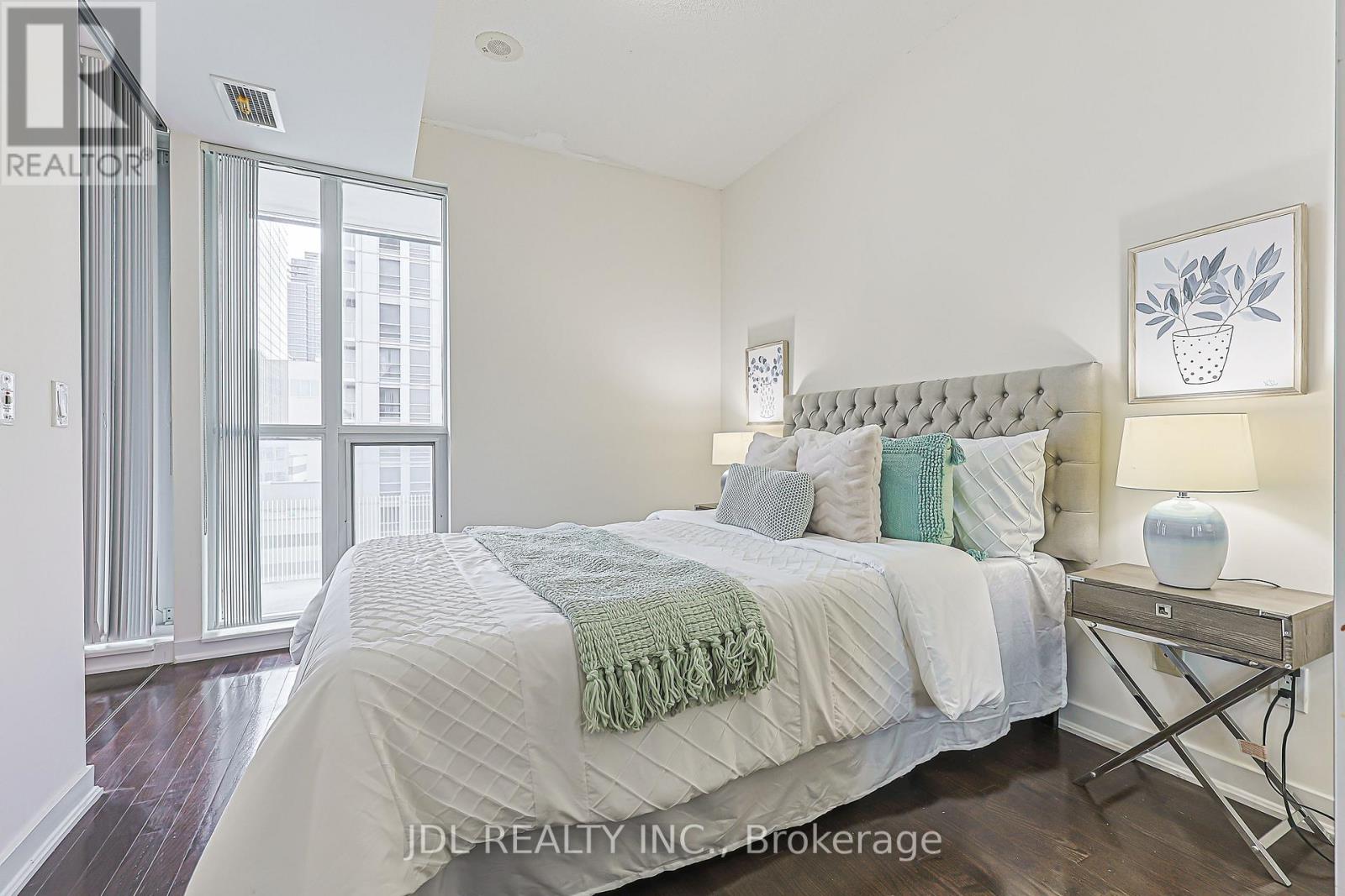 1105 - 770 Bay Street, Toronto, Ontario  M5G 0A6 - Photo 21 - C13745114
