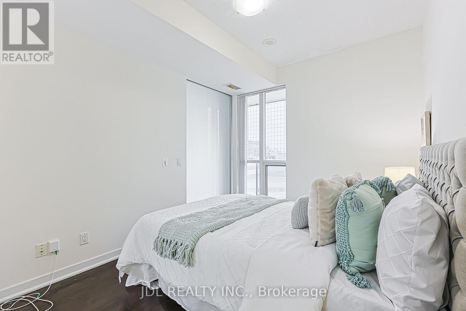 1105 - 770 Bay Street, Toronto, Ontario  M5G 0A6 - Photo 23 - C13745114
