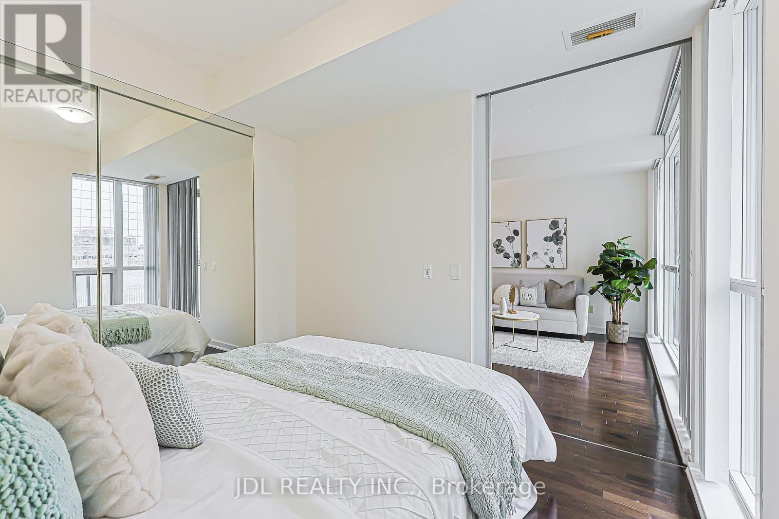 1105 - 770 Bay Street, Toronto, Ontario  M5G 0A6 - Photo 24 - C13745114
