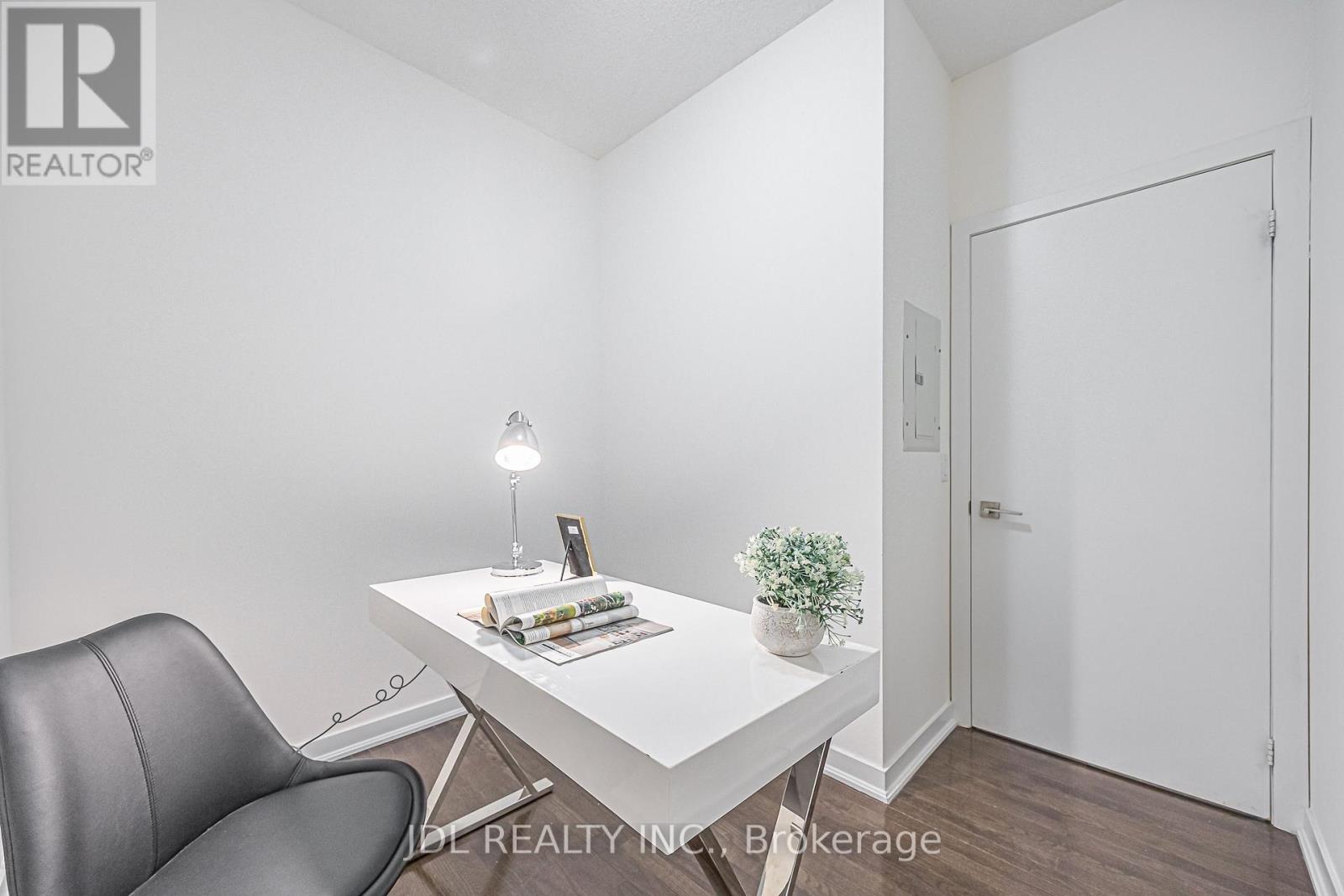 1105 - 770 Bay Street, Toronto, Ontario  M5G 0A6 - Photo 27 - C13745114