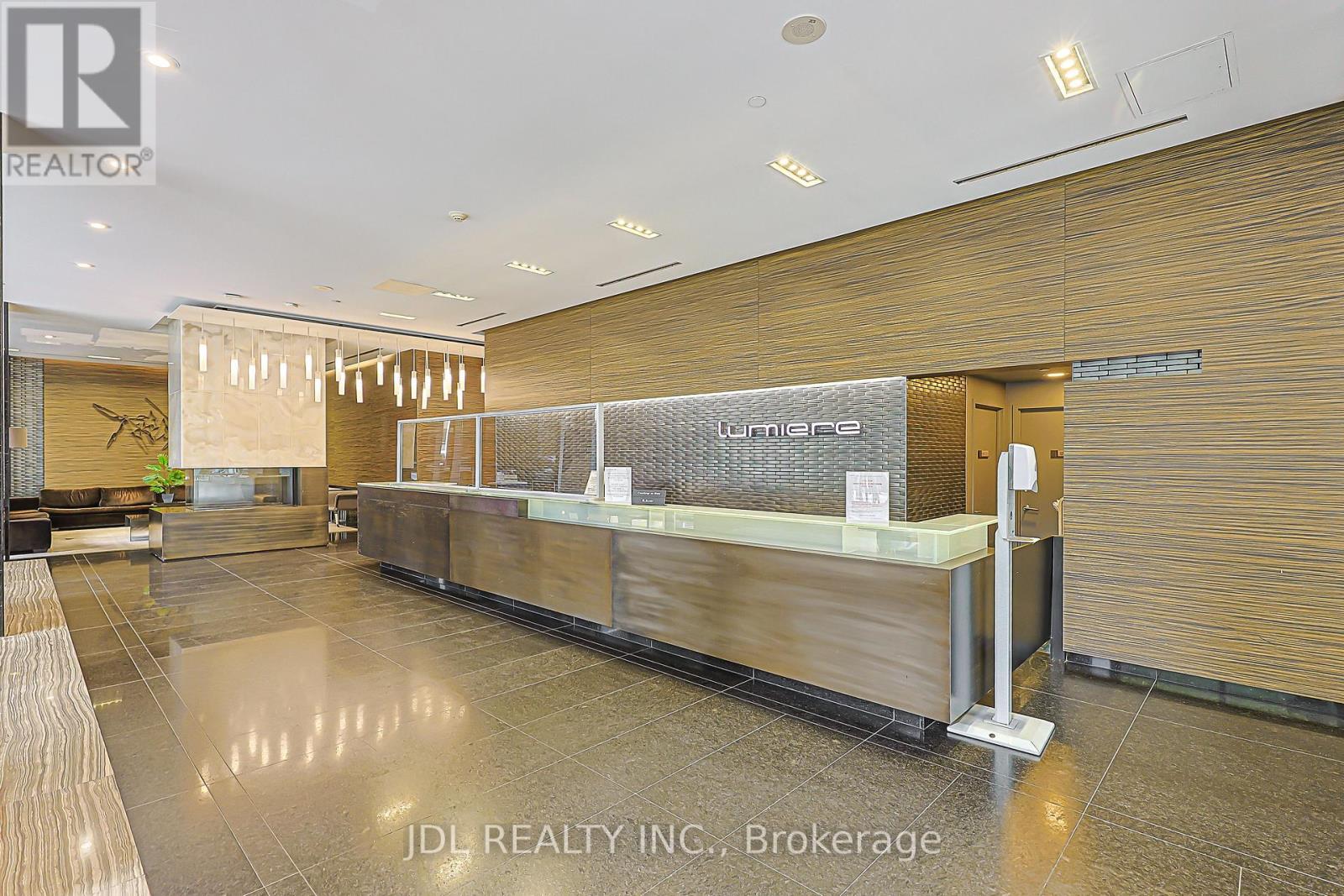 1105 - 770 Bay Street, Toronto, Ontario  M5G 0A6 - Photo 3 - C13745114