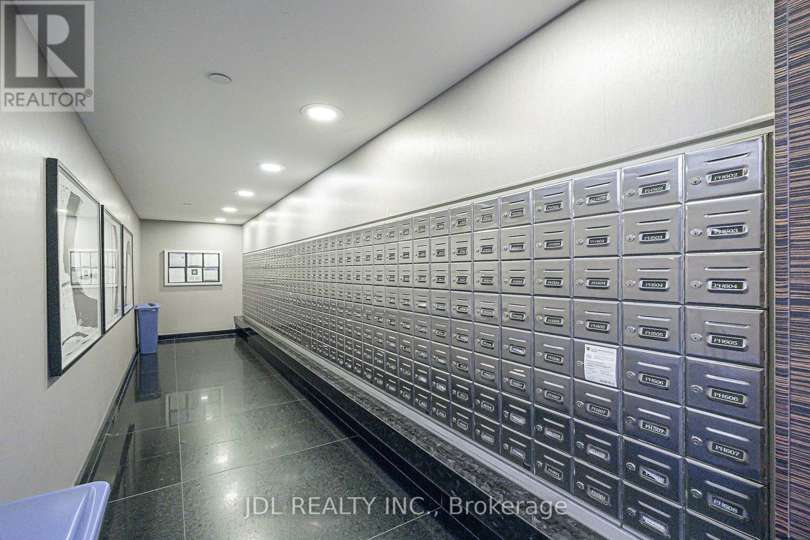 1105 - 770 Bay Street, Toronto, Ontario  M5G 0A6 - Photo 36 - C13745114