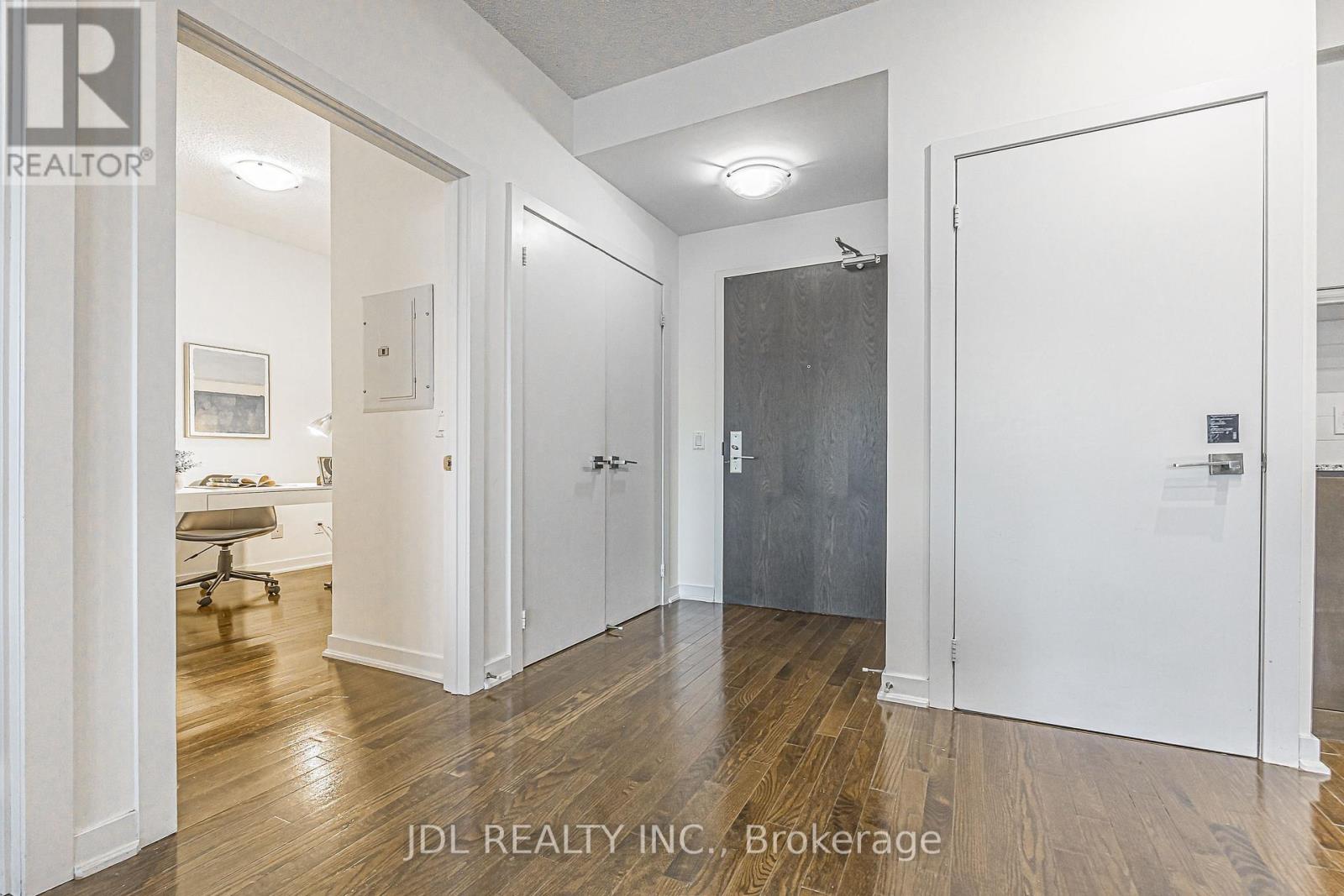1105 - 770 Bay Street, Toronto, Ontario  M5G 0A6 - Photo 4 - C13745114