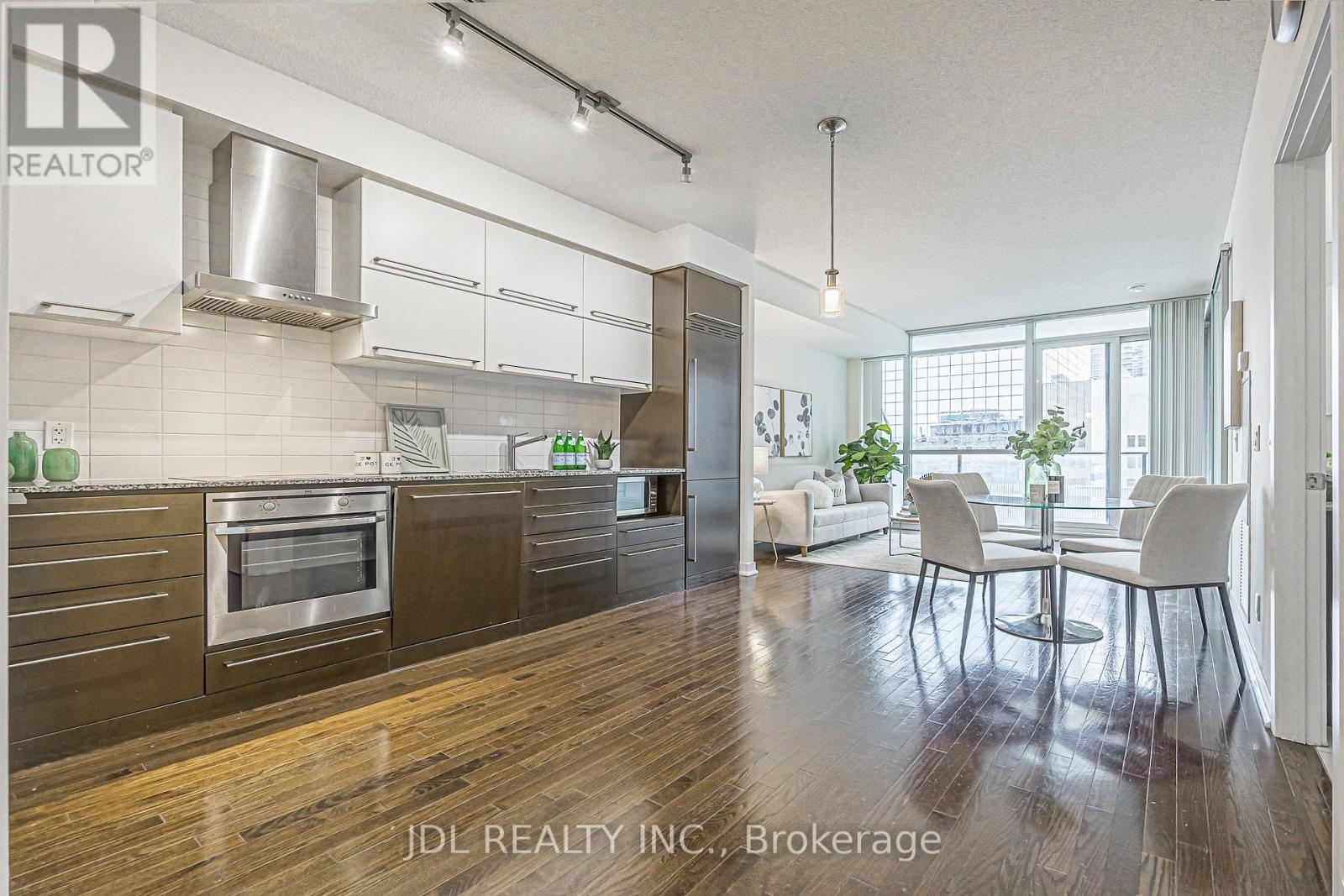 1105 - 770 Bay Street, Toronto, Ontario  M5G 0A6 - Photo 5 - C13745114