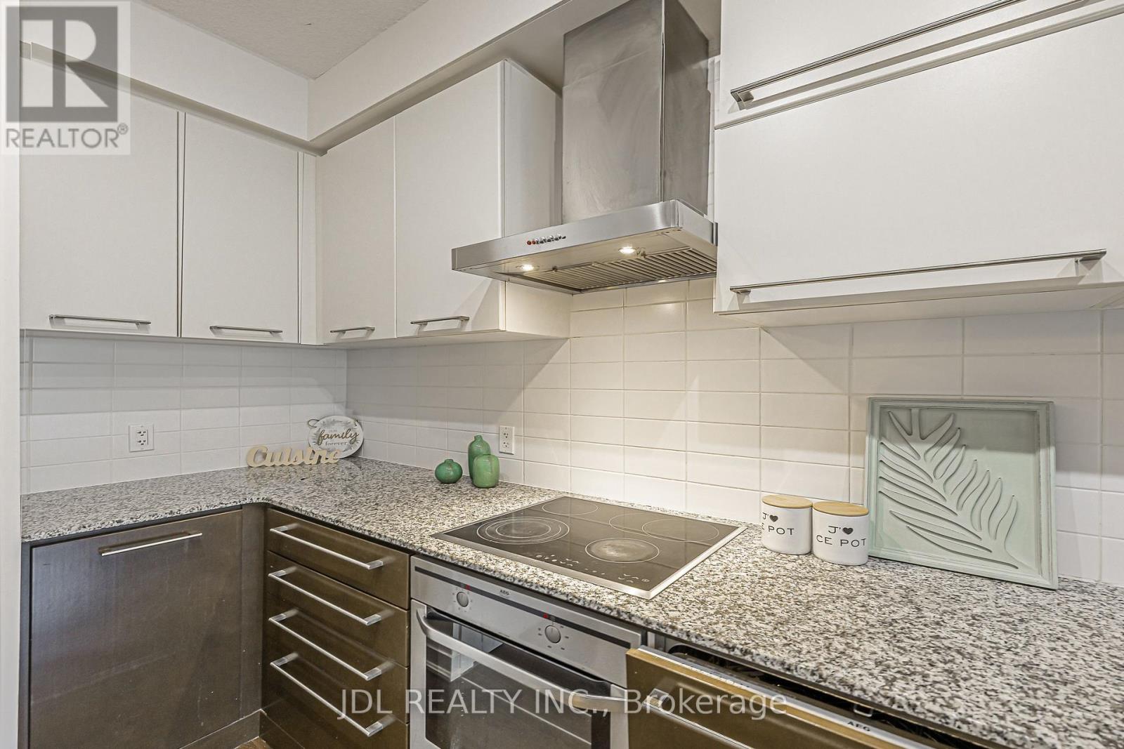 1105 - 770 Bay Street, Toronto, Ontario  M5G 0A6 - Photo 7 - C13745114