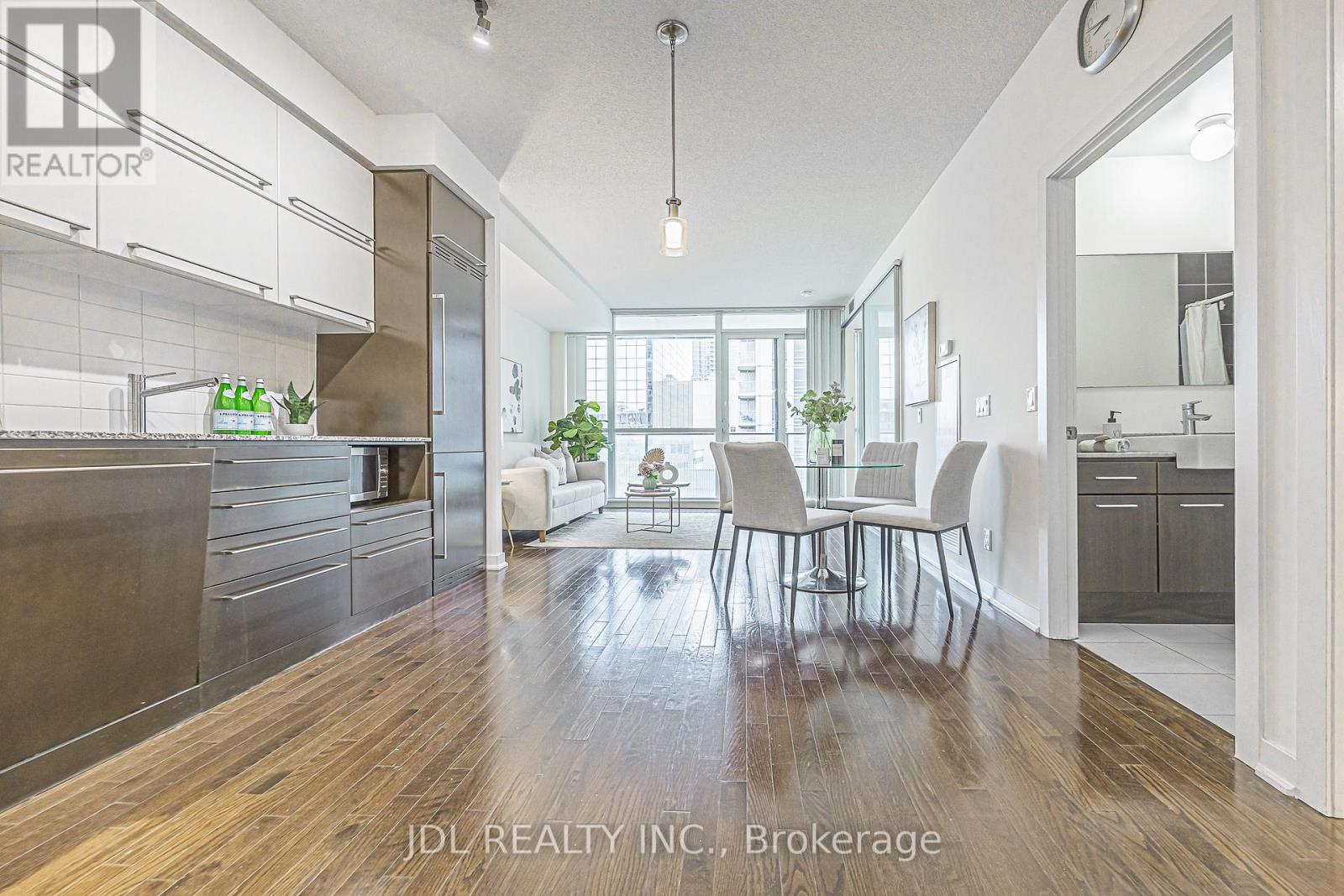 1105 - 770 Bay Street, Toronto, Ontario  M5G 0A6 - Photo 9 - C13745114