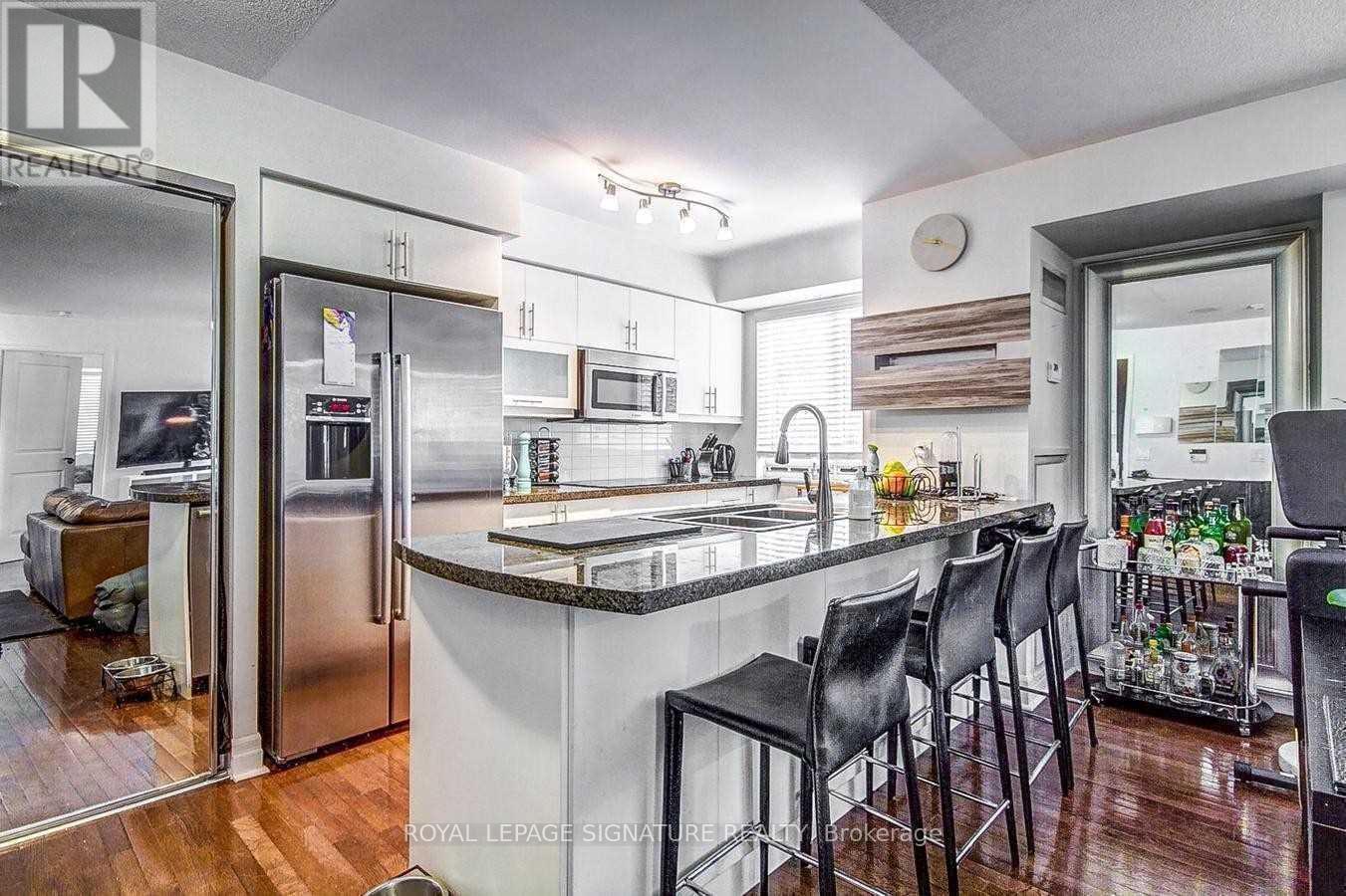503 - 35 Balmuto Street, Toronto, Ontario  M4Y 0A3 - Photo 2 - C13745118