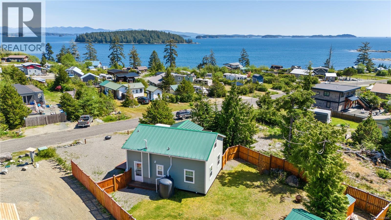 1129 Fifth Ave, Ucluelet, British Columbia V0R 3A0 - Photo 2 - 1040068