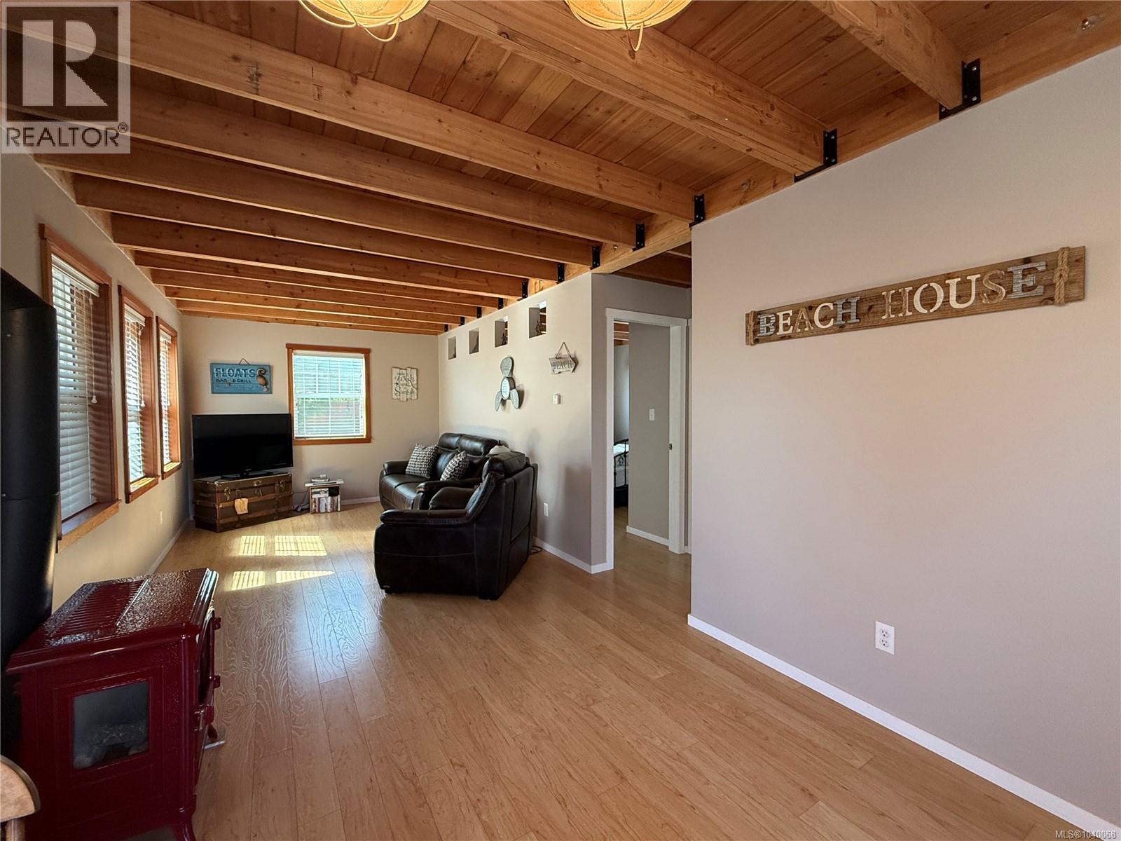1129 Fifth Ave, Ucluelet, British Columbia V0R 3A0 - Photo 4 - 1040068