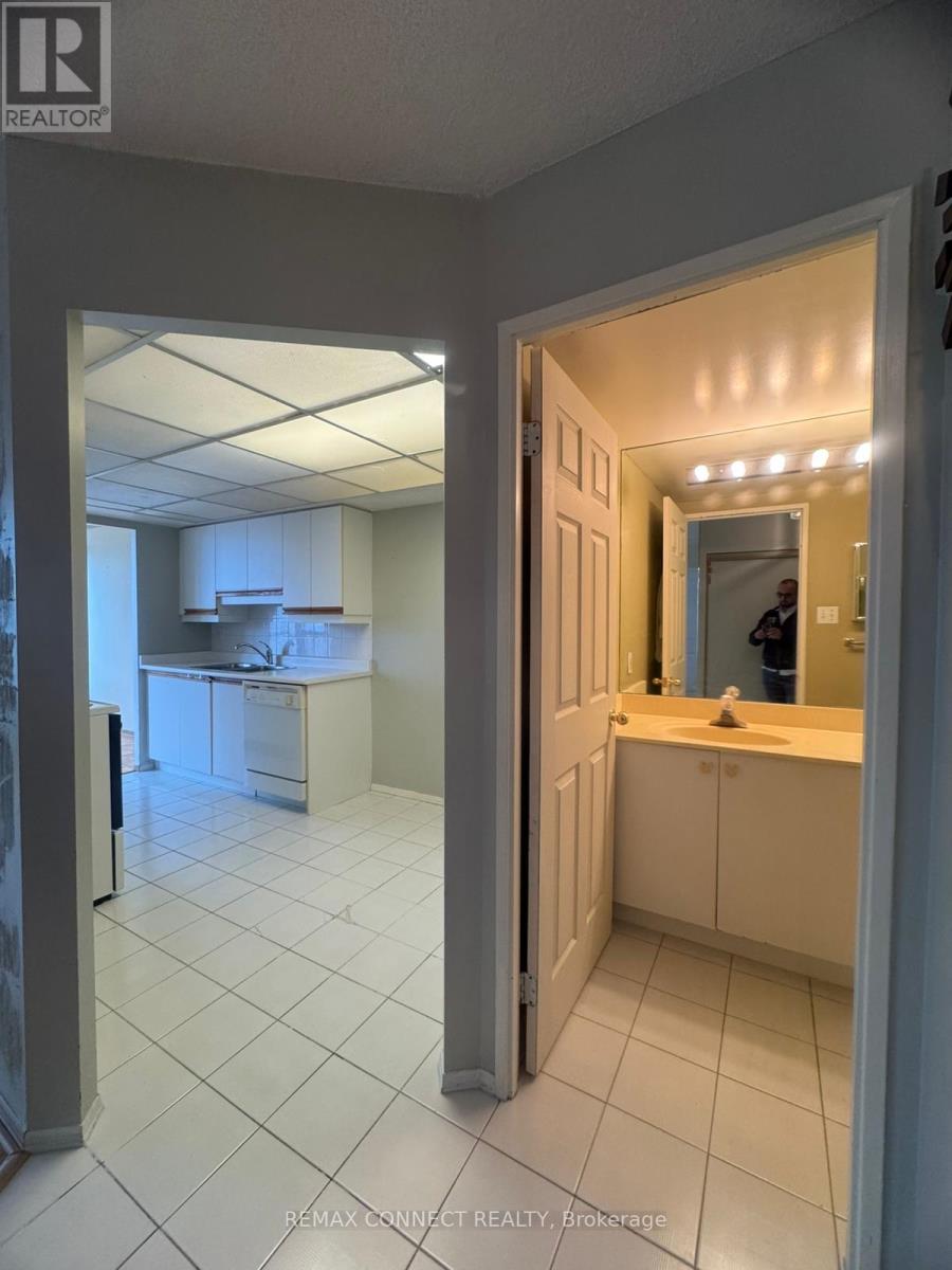 1908 - 55 Elm Drive W, Mississauga, Ontario  L5B 3Z3 - Photo 15 - W13745096