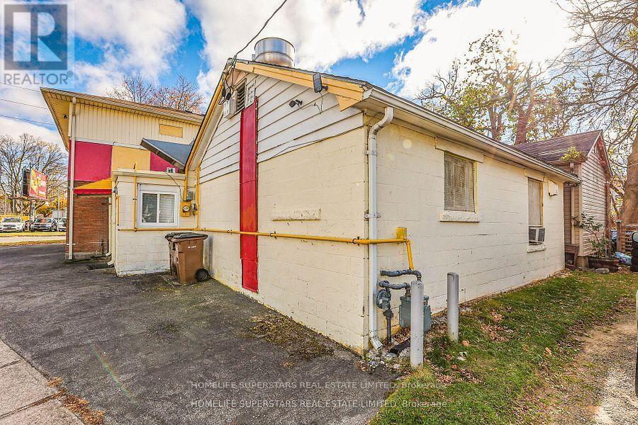 99 Lake Street E, St. Catharines, Ontario  L2R 5X5 - Photo 4 - X13745226