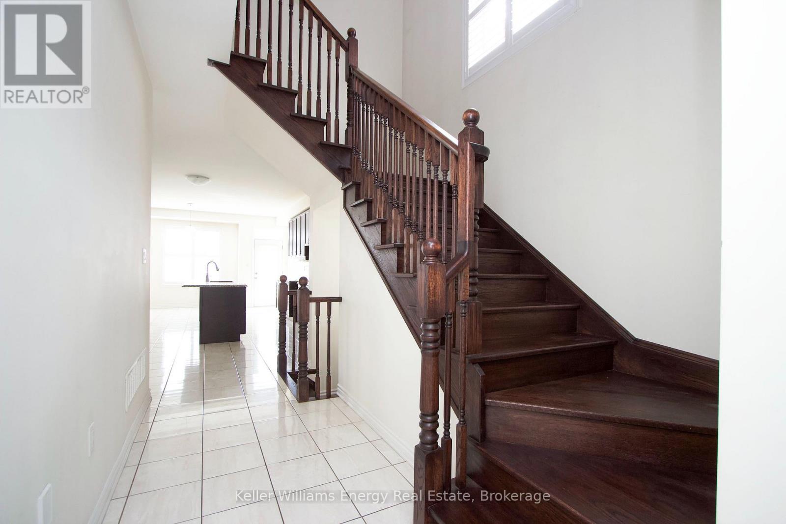 56 Westfield Drive, Whitby, Ontario  L1P 0E9 - Photo 5 - E13742412