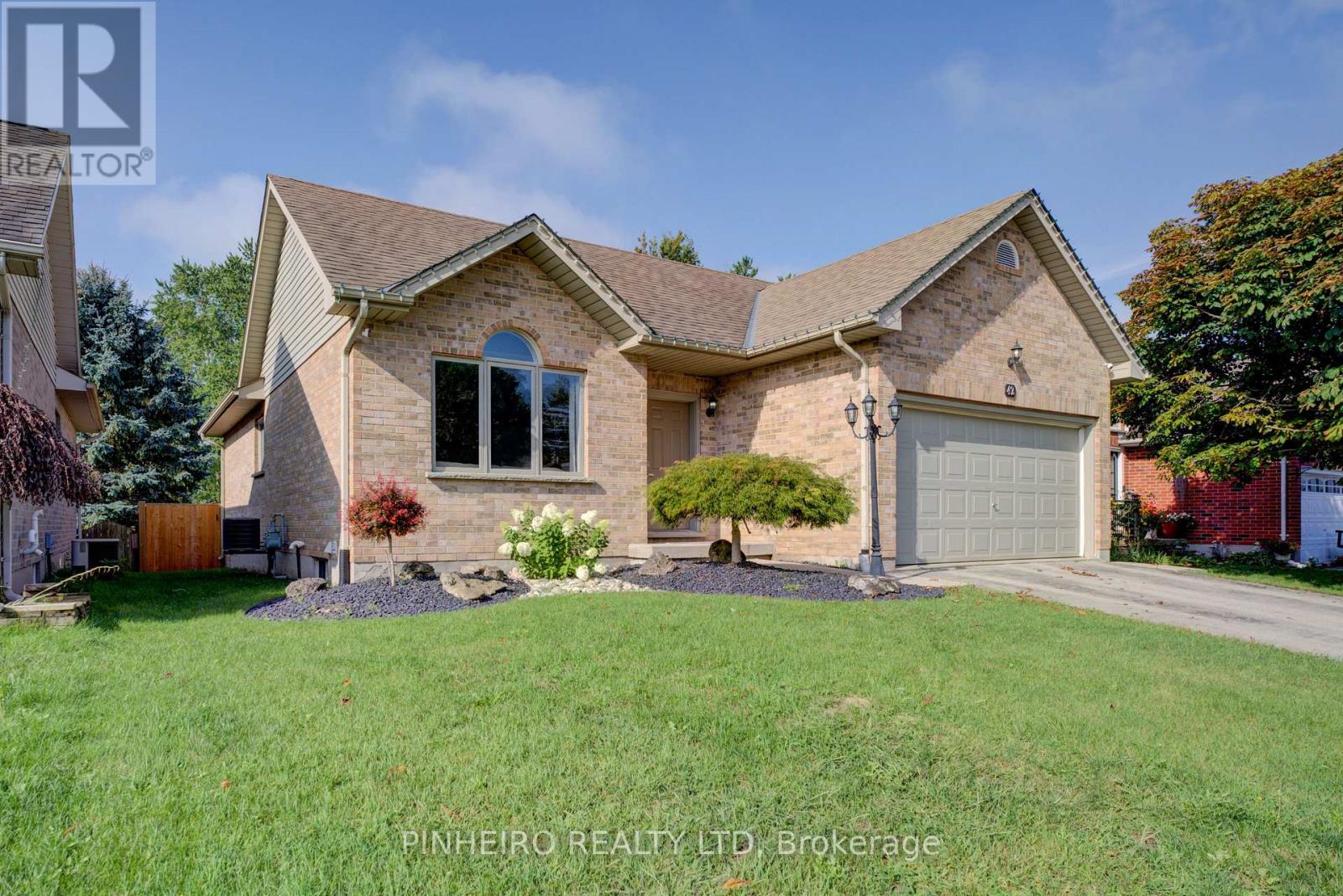 42 Hickory Boulevard W, Strathroy-Caradoc, Ontario  N7G 4E9 - Photo 2 - X13745382