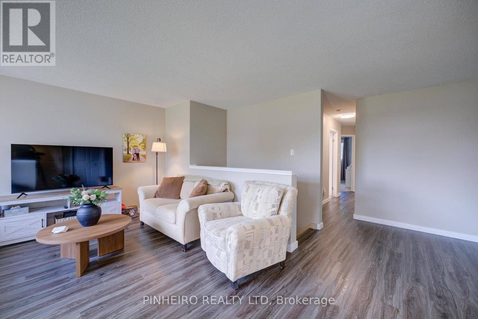 42 Hickory Boulevard W, Strathroy-Caradoc, Ontario  N7G 4E9 - Photo 3 - X13745382