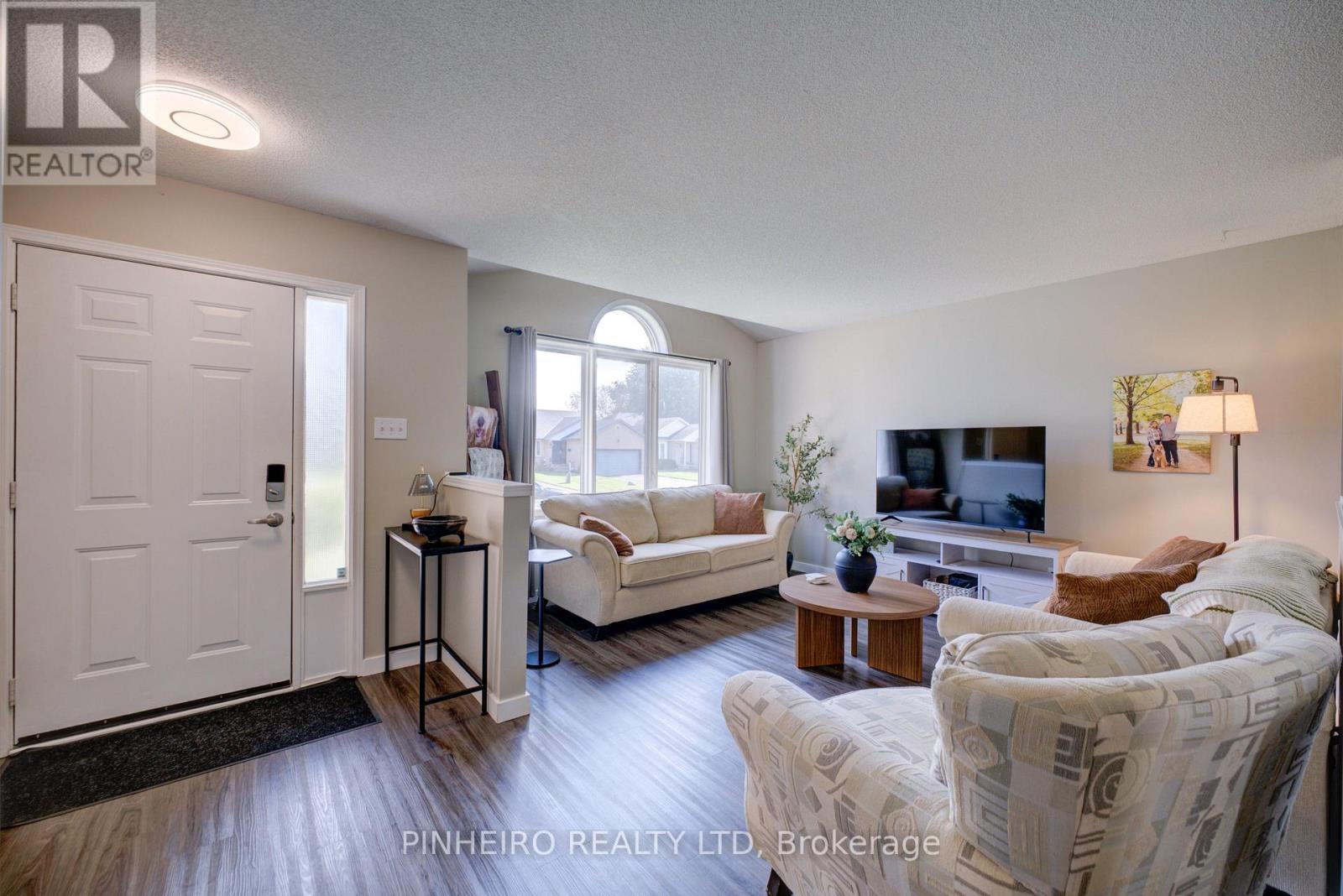 42 Hickory Boulevard W, Strathroy-Caradoc, Ontario  N7G 4E9 - Photo 4 - X13745382