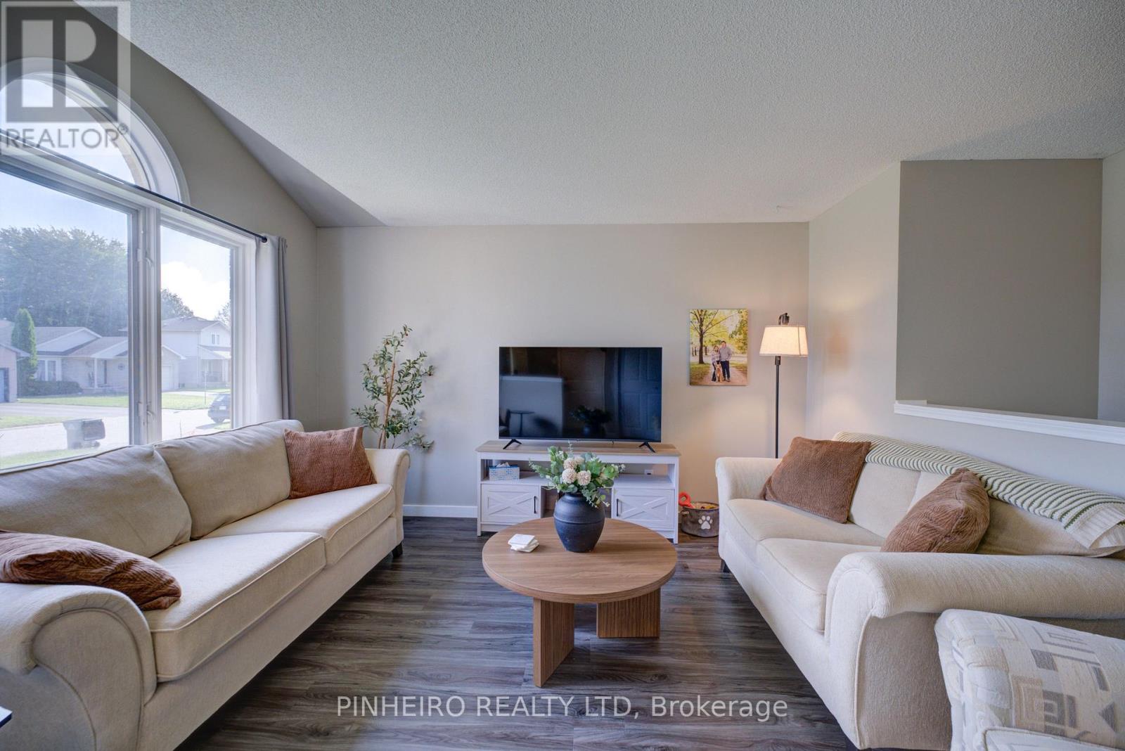 42 Hickory Boulevard W, Strathroy-Caradoc, Ontario  N7G 4E9 - Photo 5 - X13745382