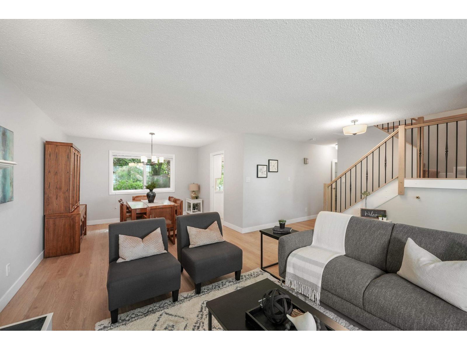 18096 61a Avenue, Surrey, British Columbia  V3S 5V8 - Photo 4 - R3161438