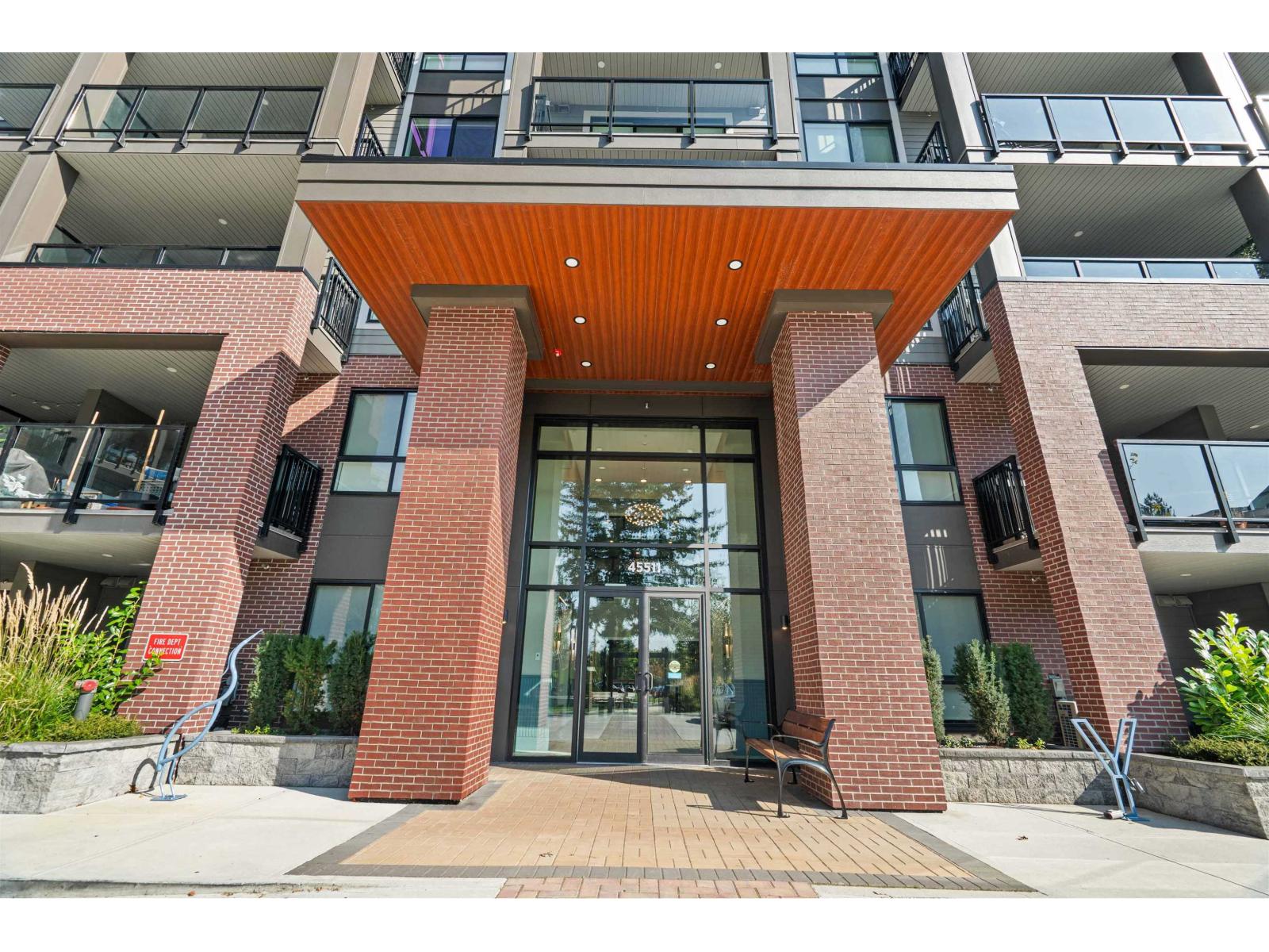 102 45511 Campus Drive, Garrison Crossing, Chilliwack, British Columbia  V2R 6K8 - Photo 2 - R3161206