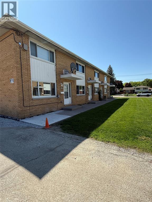 820 WELLINGTON STREET Unit# 23 Sarnia Ontario Canada N7T1J5 3