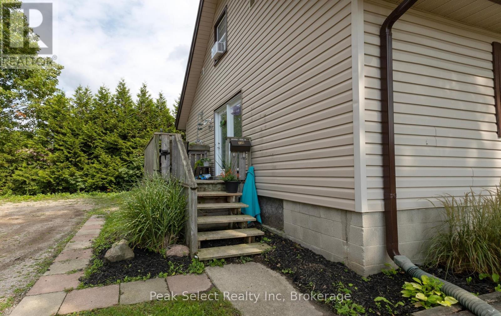 32 Victoria Street W, South Huron, Ontario  N0M 1S2 - Photo 14 - X13745388