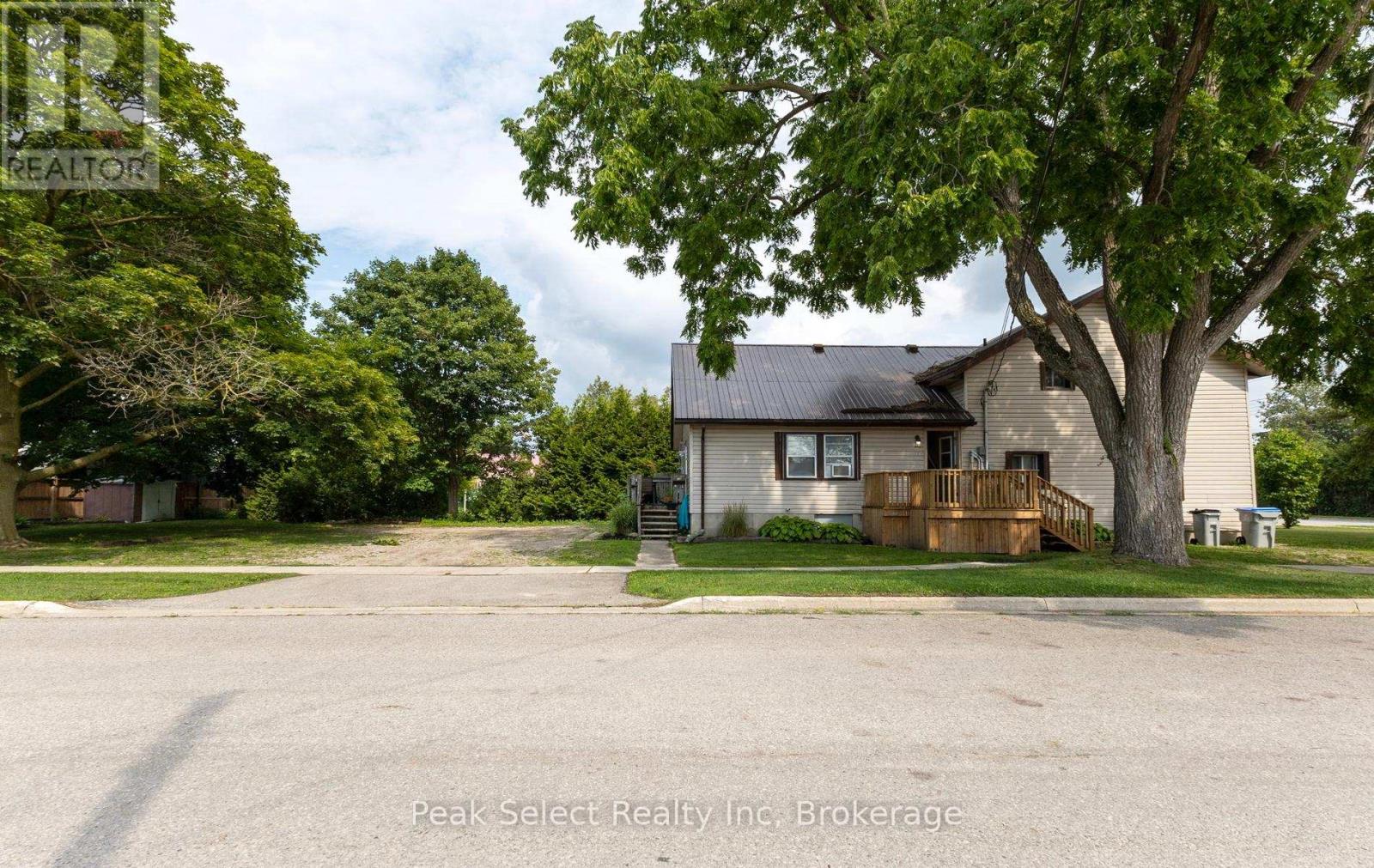 32 Victoria Street W, South Huron, Ontario  N0M 1S2 - Photo 2 - X13745388